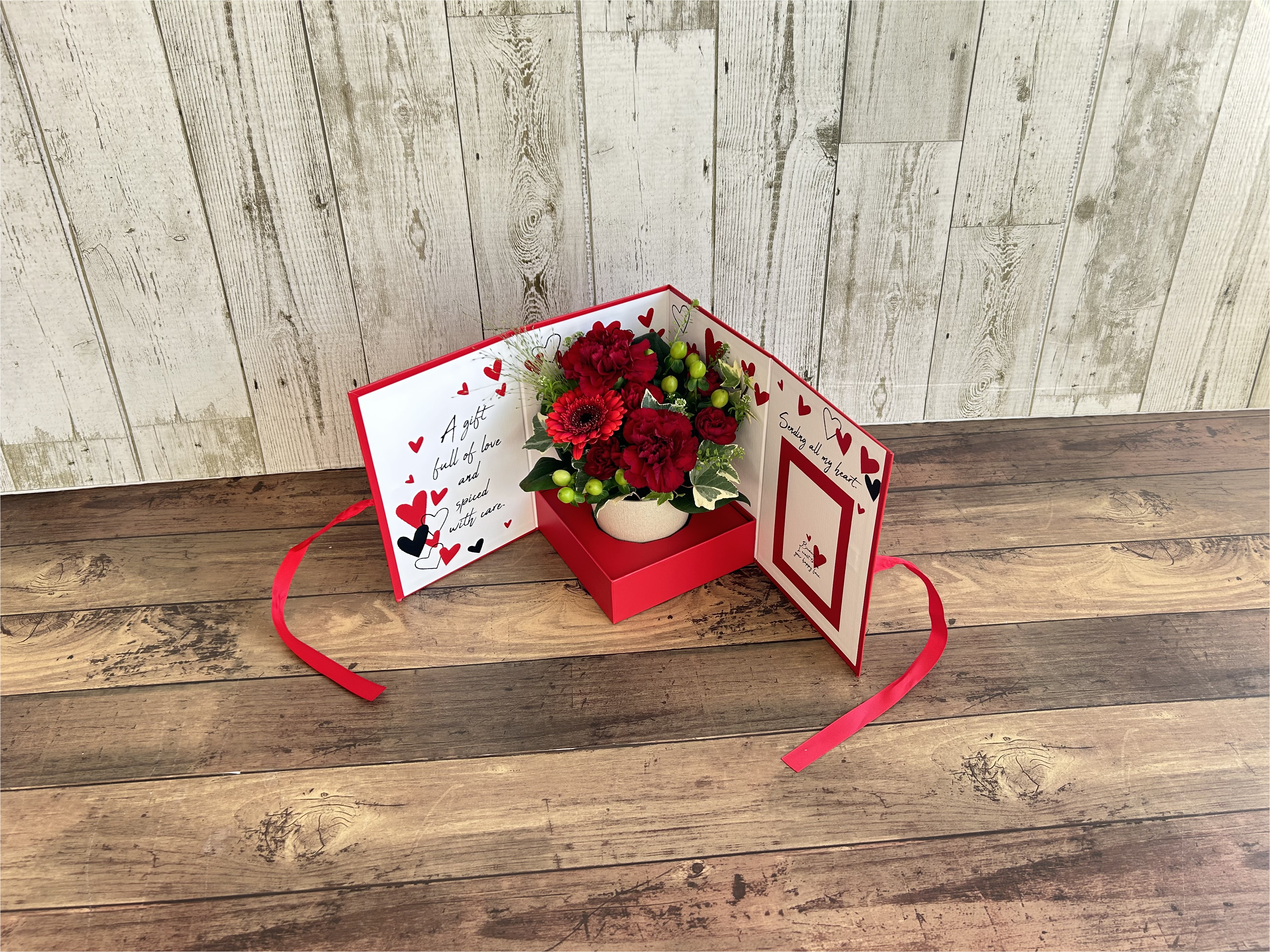 ★母の日5/8～5/10期間お届け★【m001】アレンジメント 「ハートフルギフトステージレッド」