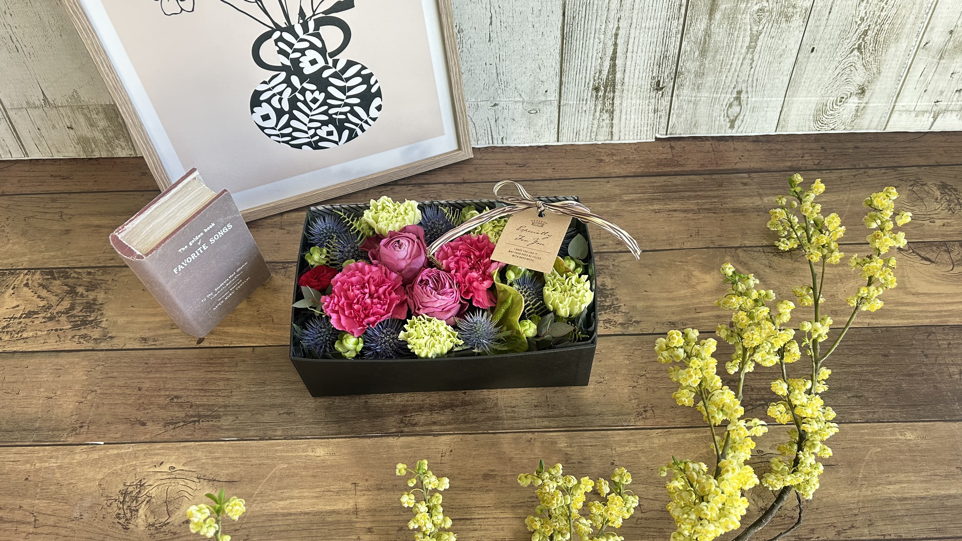 ★母の日5/8～5/10期間お届け★【m005】BOXアレンジメント 「ベルナール」