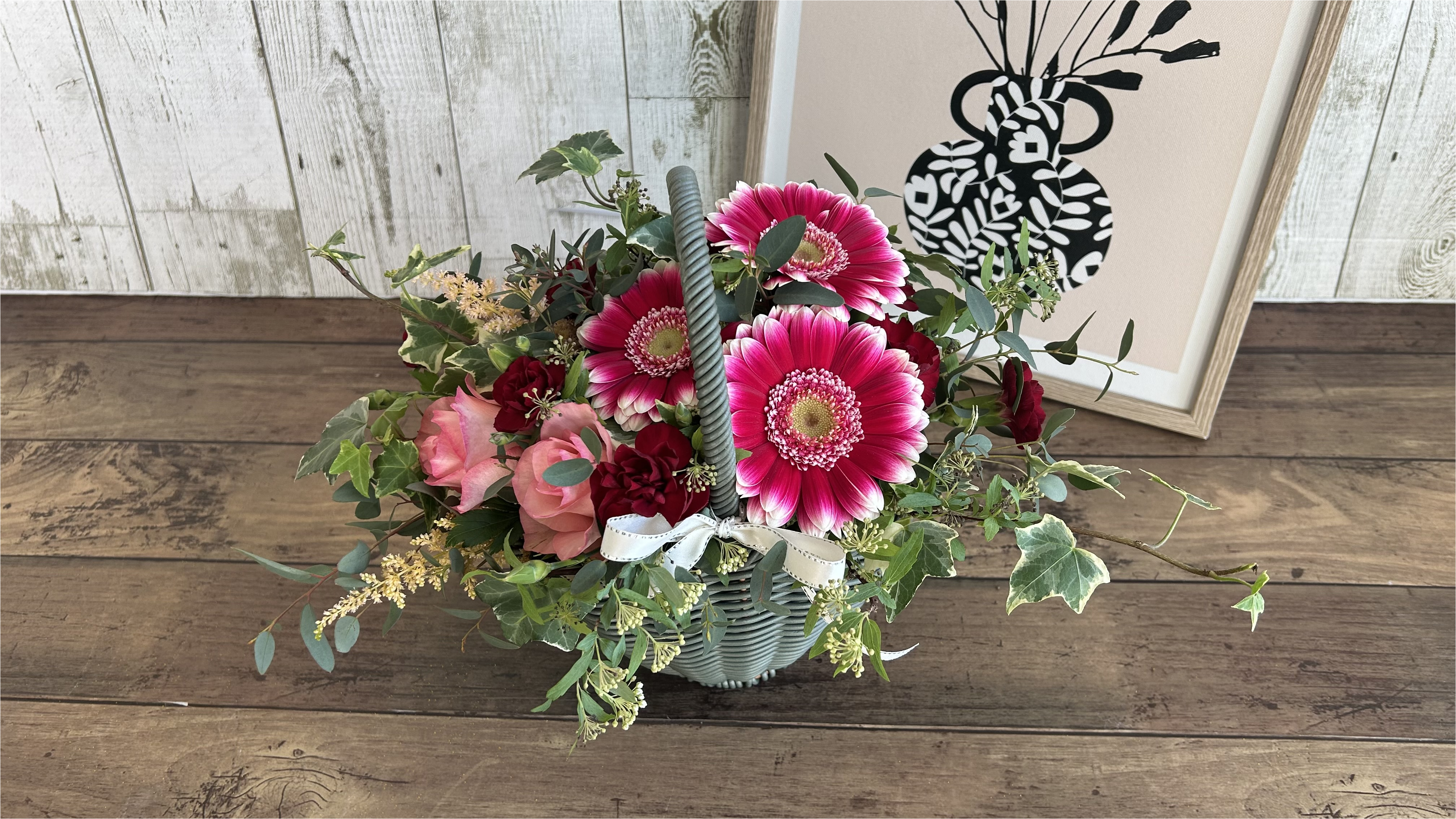 ★母の日5/8～5/10期間お届け★【m017】バスケットアレンジメント＆ブリキ缶入り焼き菓子セット