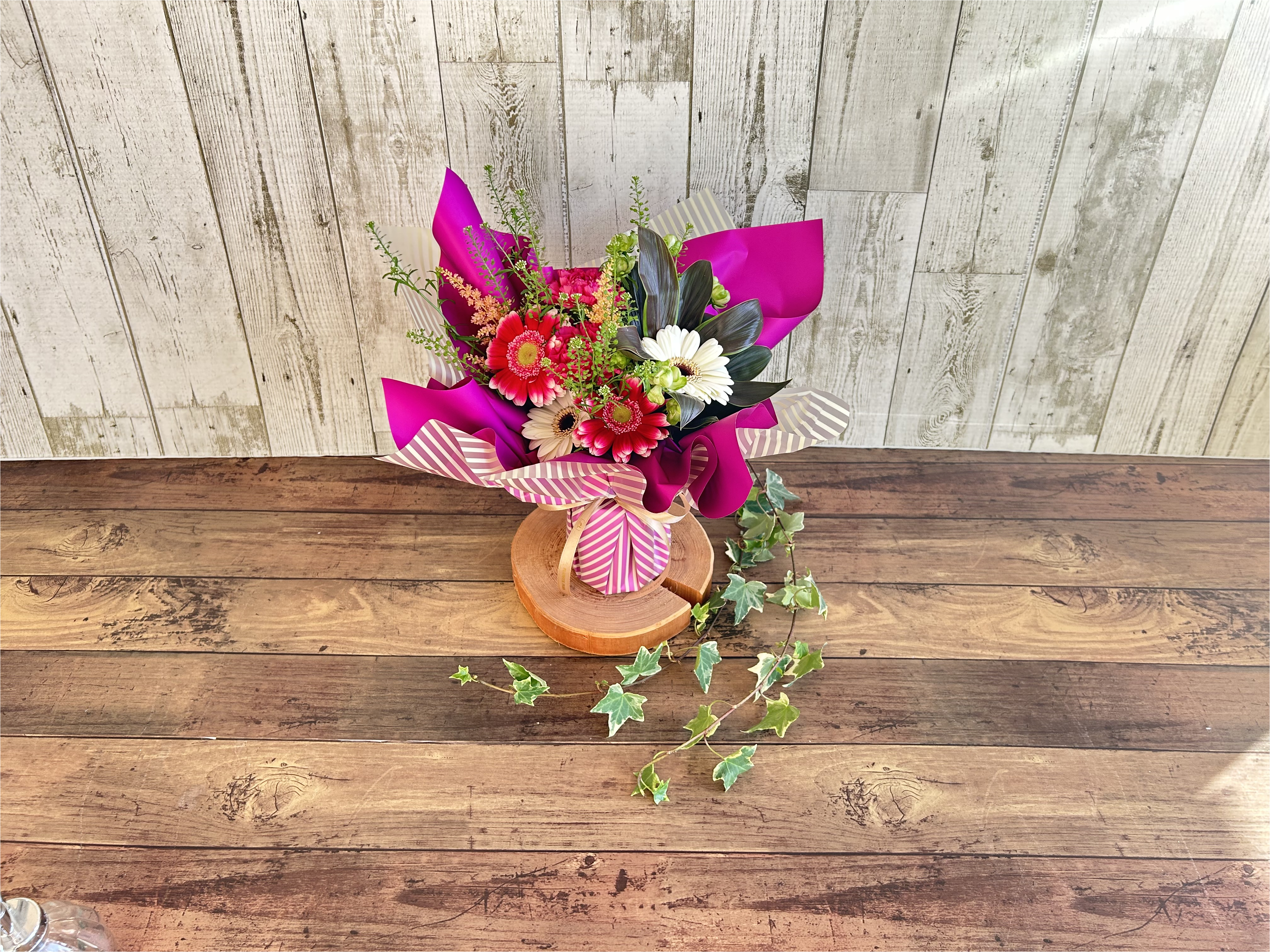 ★母の日5/8～5/10期間お届け★【m018】マジカルブーケ＆ブリキ缶入り焼き菓子セット